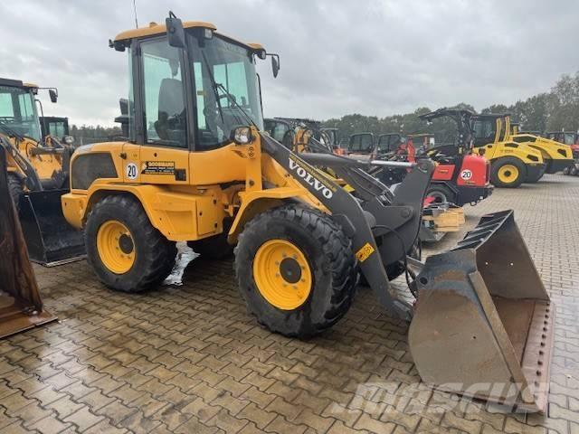 Volvo L 30 G Pale gommate