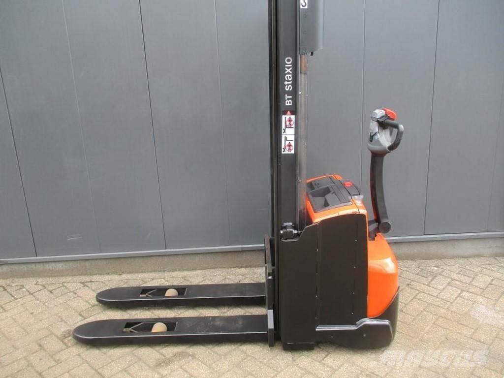 Toyota SWE 120 Transpallet uomo a terra