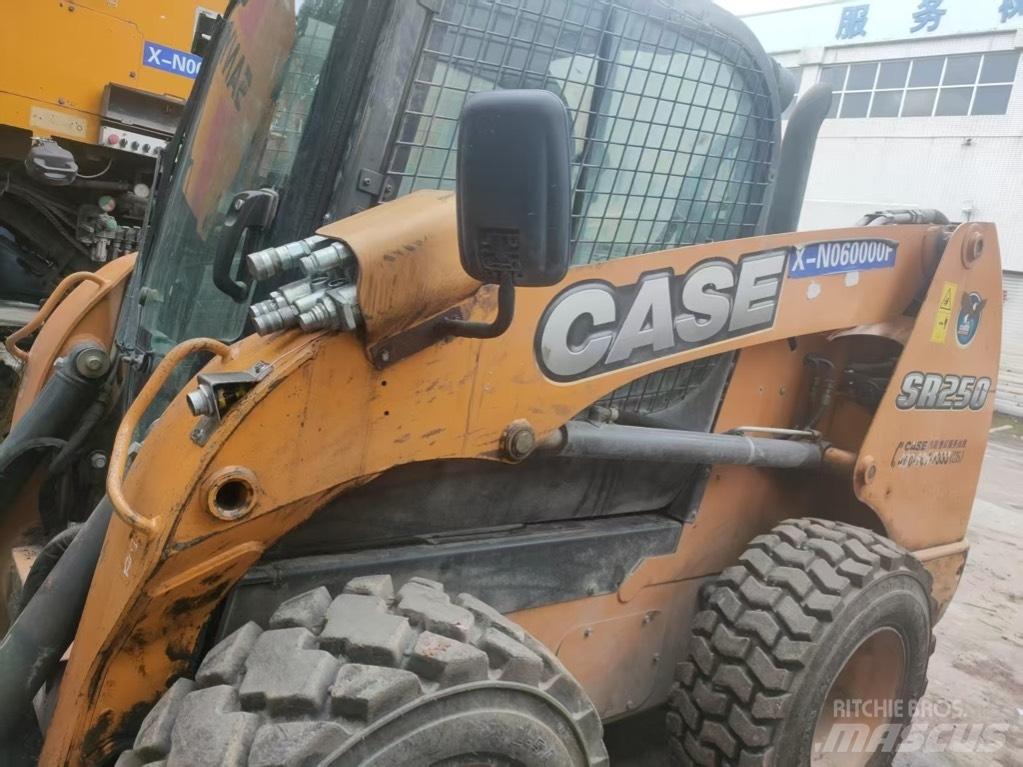 CASE SR 250 Mini Pale Gommate