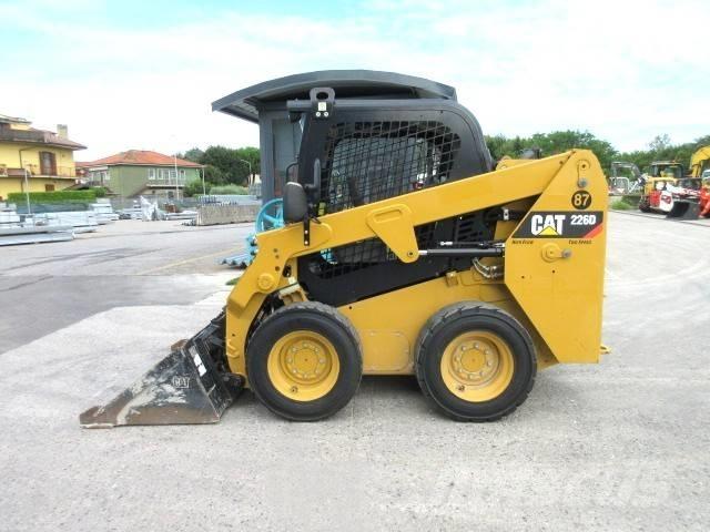 CAT 226 D Mini Pale Gommate