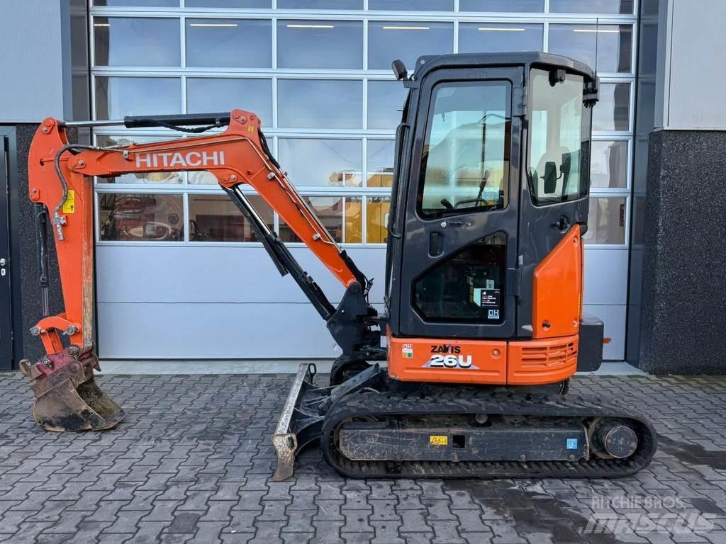 Hitachi ZX26U-6 CR Miniescavatori