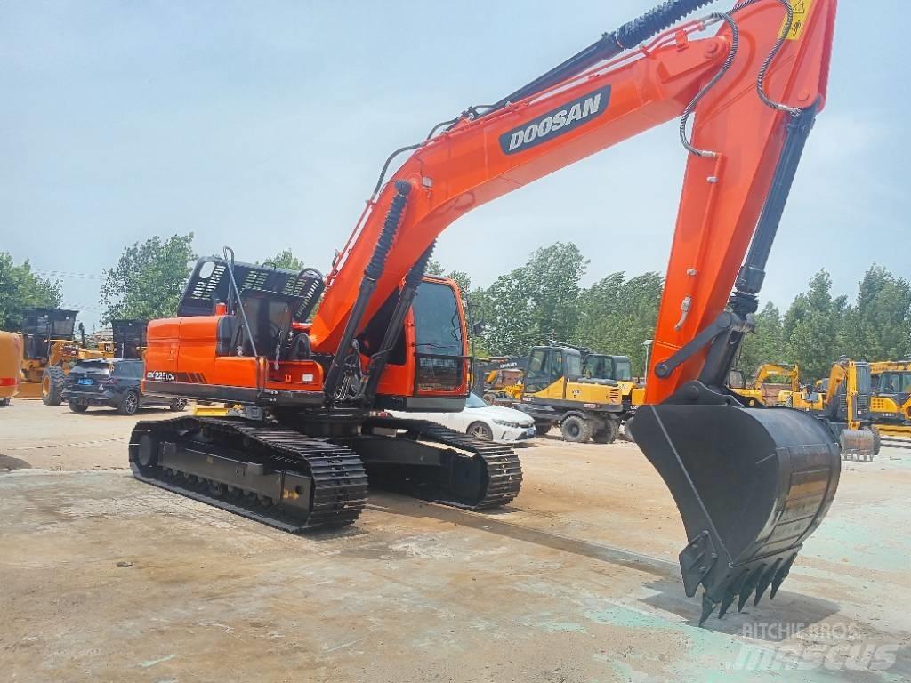 Doosan DX 225 LCA Escavatori cingolati