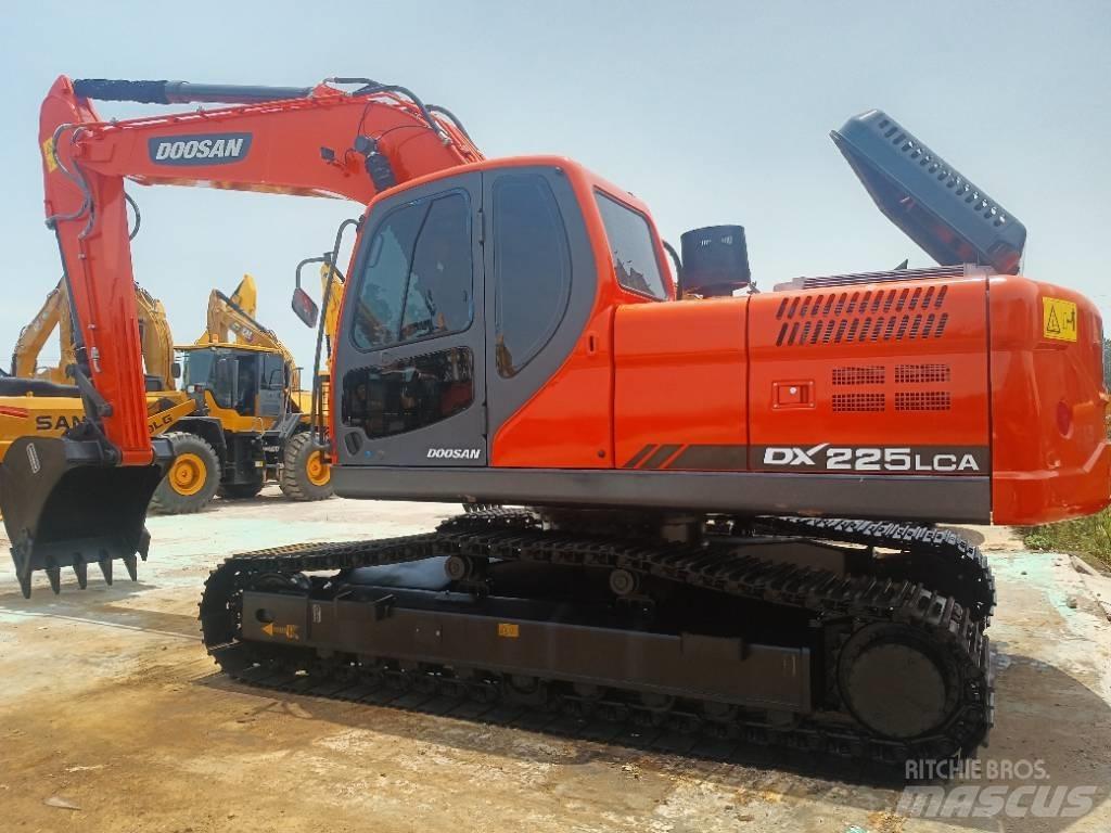 Doosan DX 225 LCA Escavatori cingolati