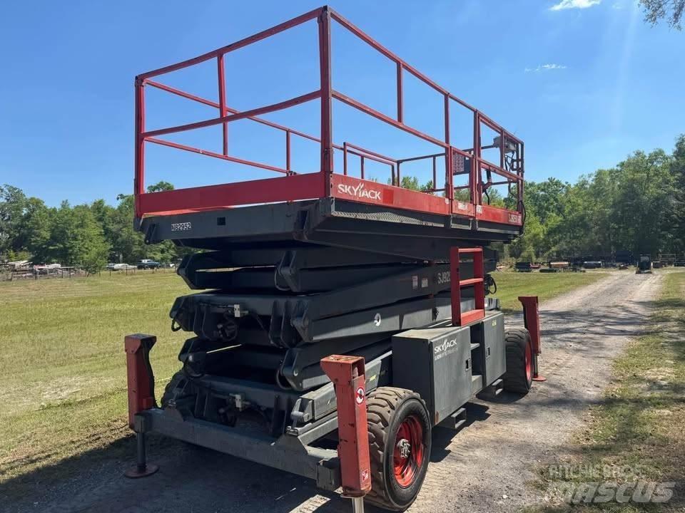 SkyJack SJ 9250 RT Piattaforme a pantografo