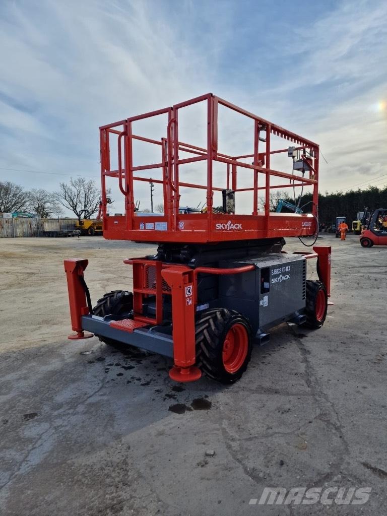 SkyJack SJ 6832 RT Piattaforme a pantografo