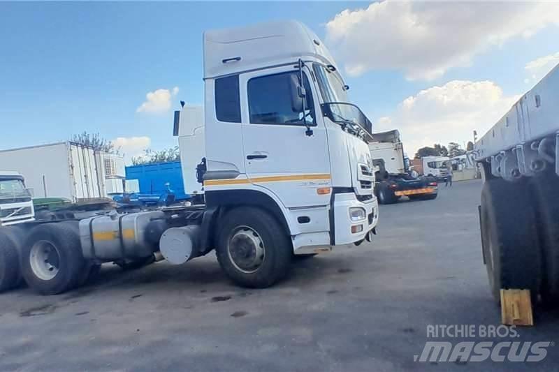 UD QUESTER GWE440 Camion altro