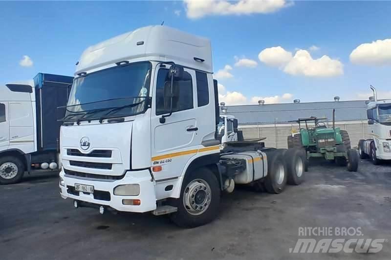 UD QUESTER GWE440 Camion altro