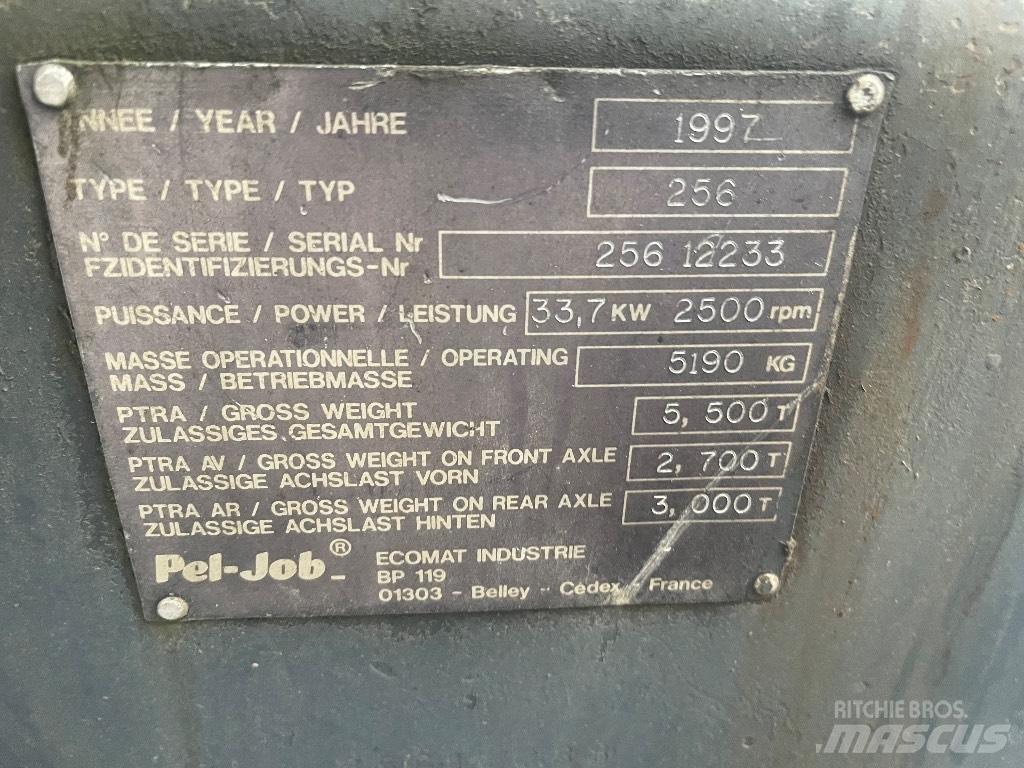  Peljop EW 256 Escavatori gommati
