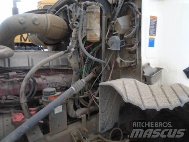 Mack CXU 613 Motrici e Trattori Stradali