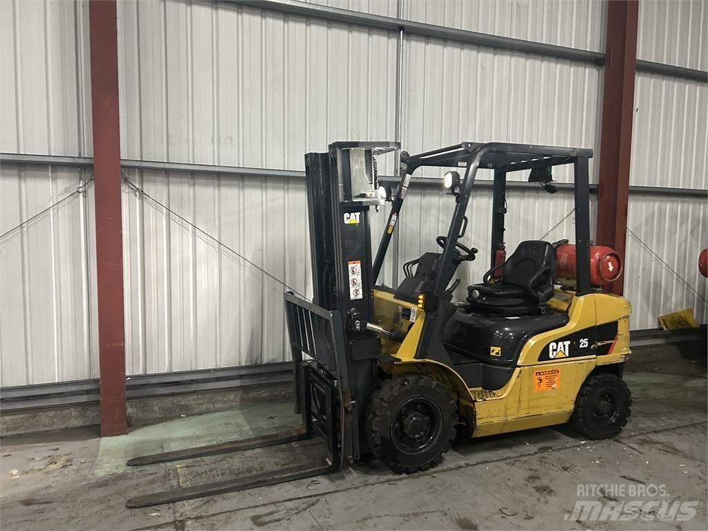CAT GP25NT Carrelli elevatori GPL