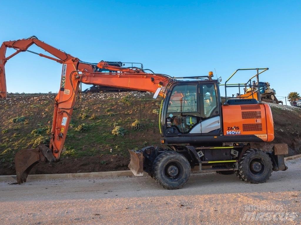 Hitachi 140W Escavatori gommati