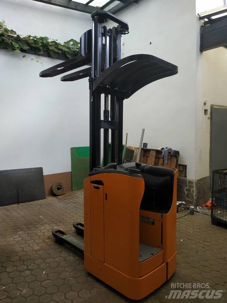 Still Aufsitzstapler Carrelli elevatori elettrici