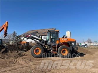 Doosan DL 220 Pale gommate