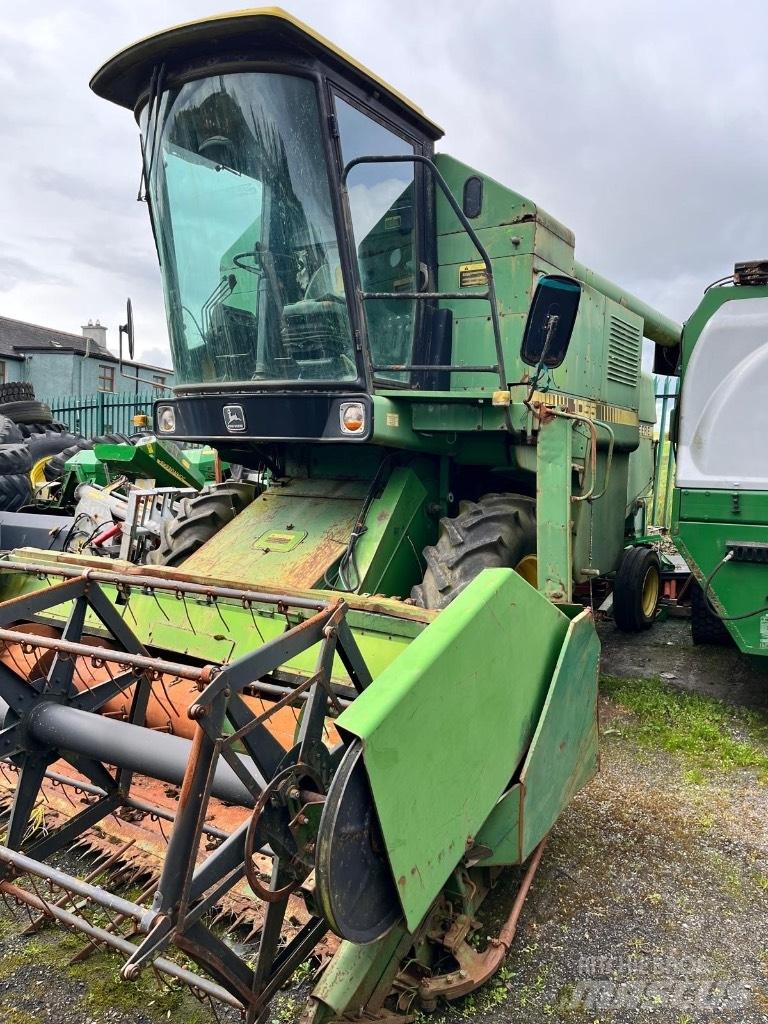 John Deere 1055 Mietitrebbiatrici