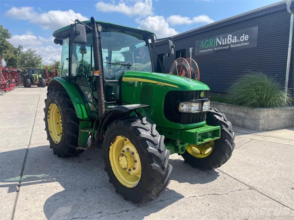 John Deere 5820 Trattori