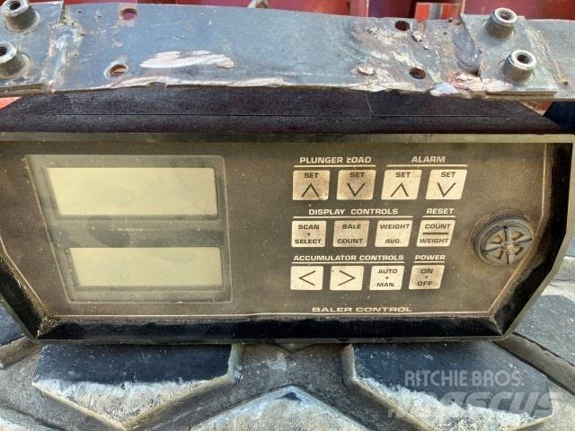 Hesston 4900 Presse quadre