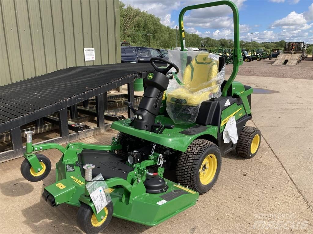 John Deere 1550 Trattorini tagliaerba