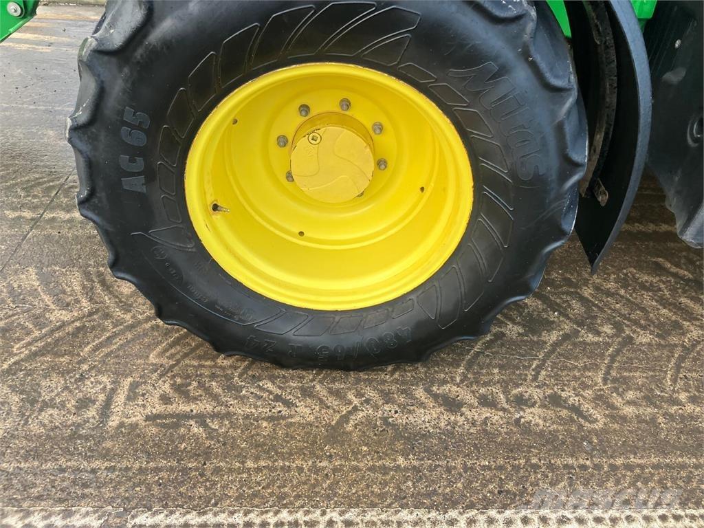 John Deere 6120M Trattori