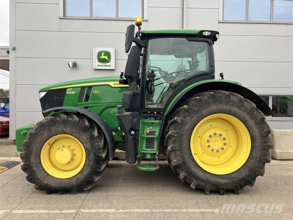 John Deere 6R 250 Trattori