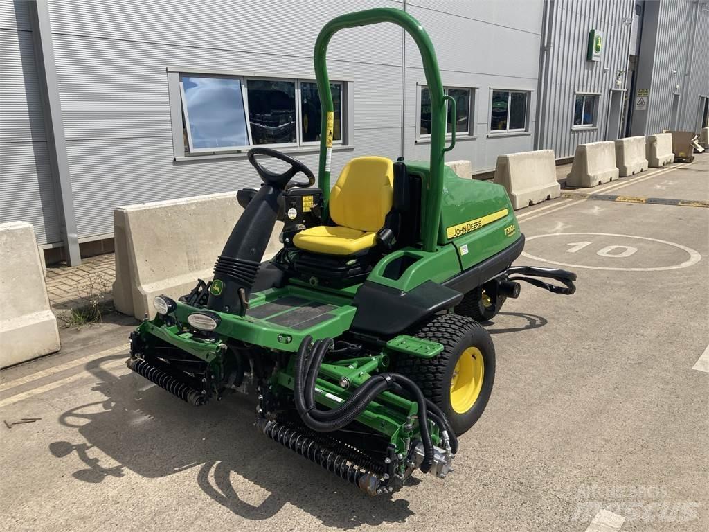 John Deere 7200A Tosaerba a spinta