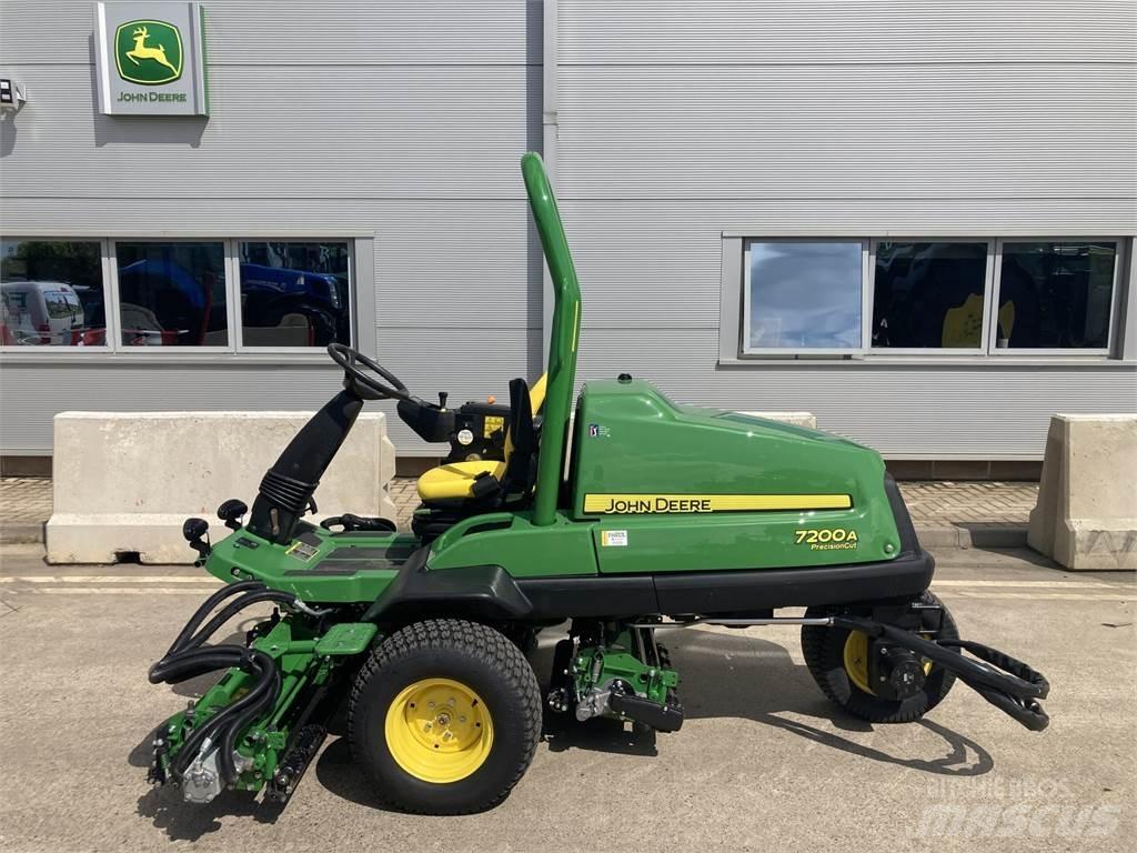 John Deere 7200A Tosaerba a spinta