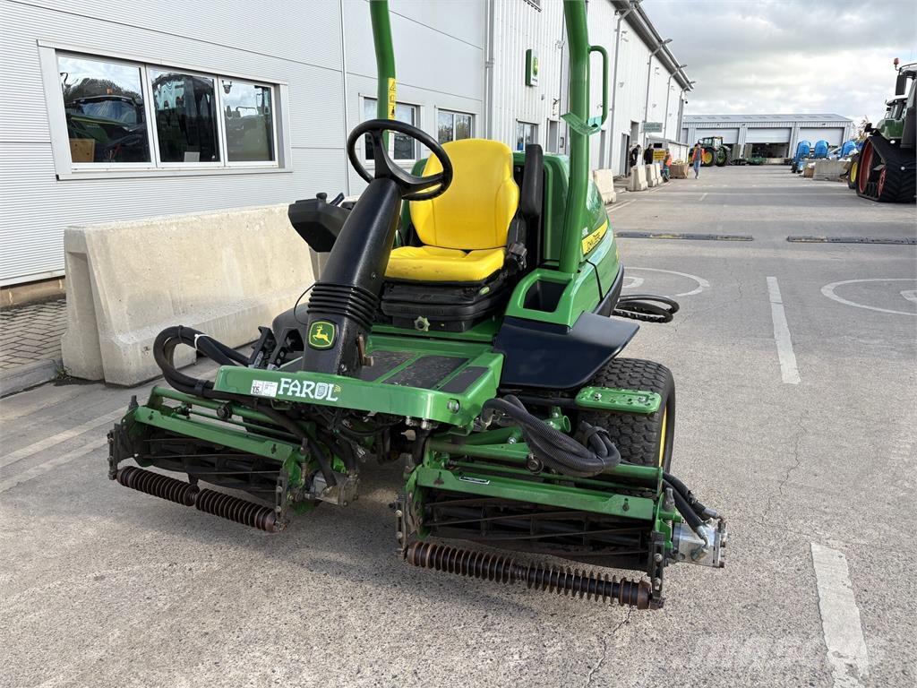 John Deere 7200A Tosaerba a spinta