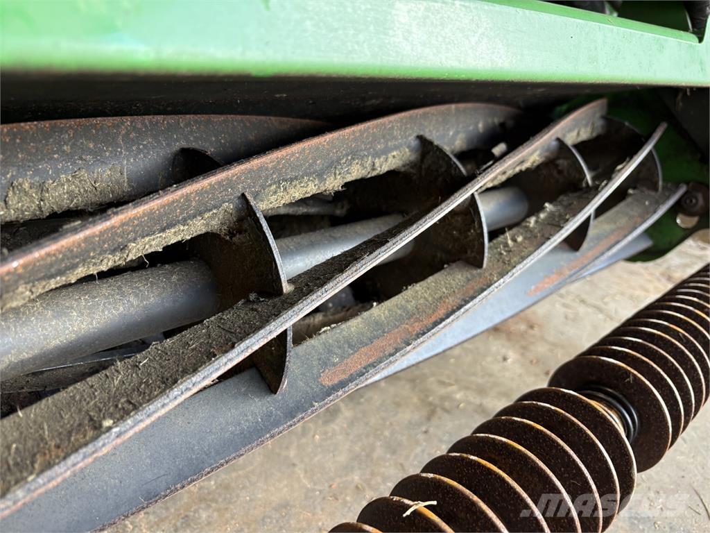 John Deere 7200A Tosaerba a spinta