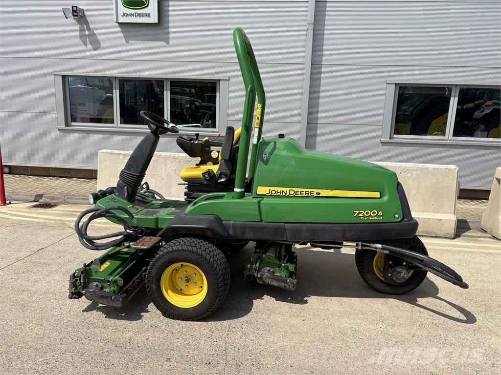 John Deere 7200A Tosaerba a spinta