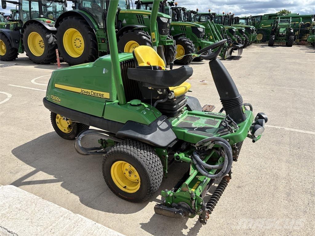 John Deere 7200A Tosaerba a spinta