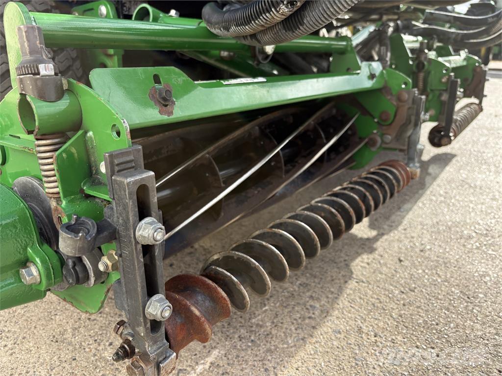 John Deere 7200A Tosaerba a spinta