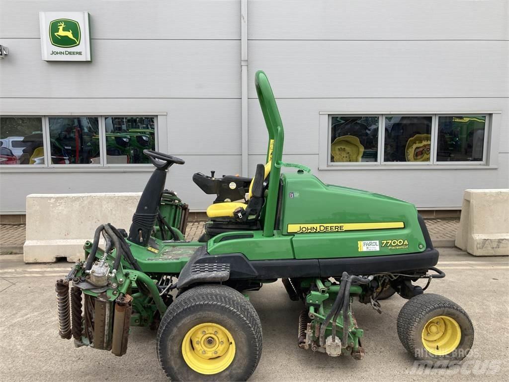 John Deere 7700A Tosaerba a spinta