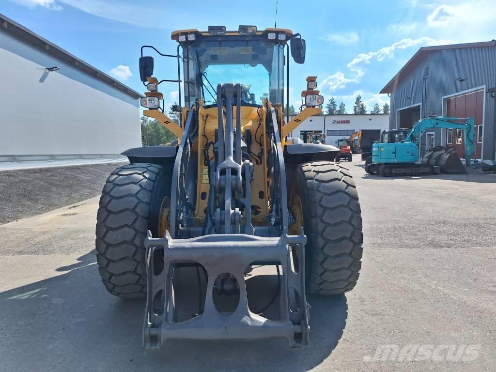 Volvo L90H Pale gommate
