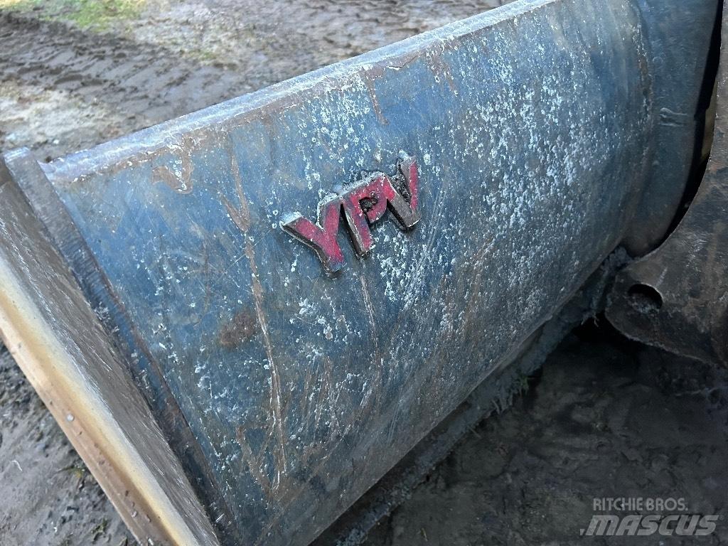 Volvo BM L 120 Pale gommate
