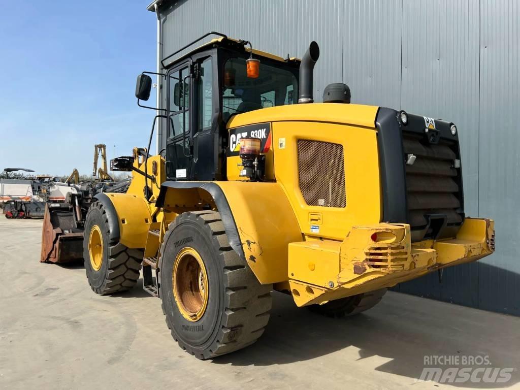 CAT 930K Pale gommate