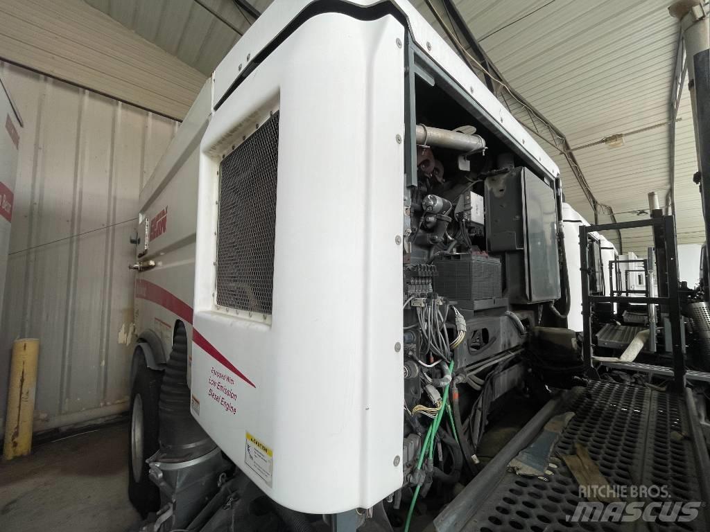 UD 3300 Autocarro spazzatrice