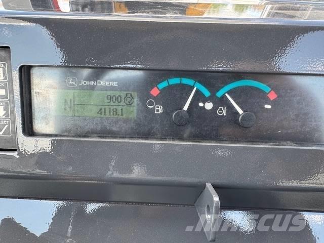 DEERE 210 ELP Mini Pale Gommate