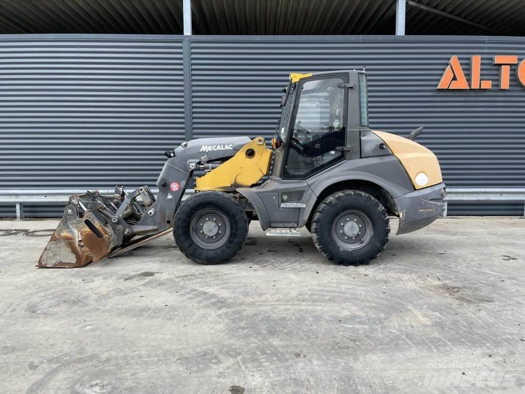 Mecalac AS 700 Pale gommate