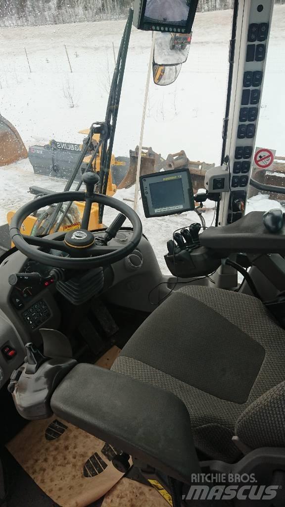 Volvo L120H, UTHYRES Pale gommate