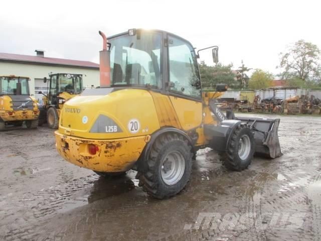 Volvo L 25 B Pale gommate