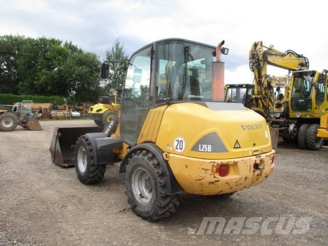 Volvo L 25 B Pale gommate