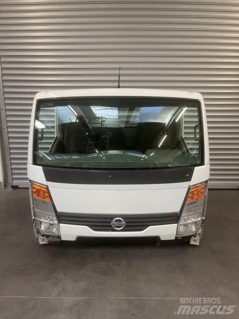 Nissan NT400 Cabine e interni