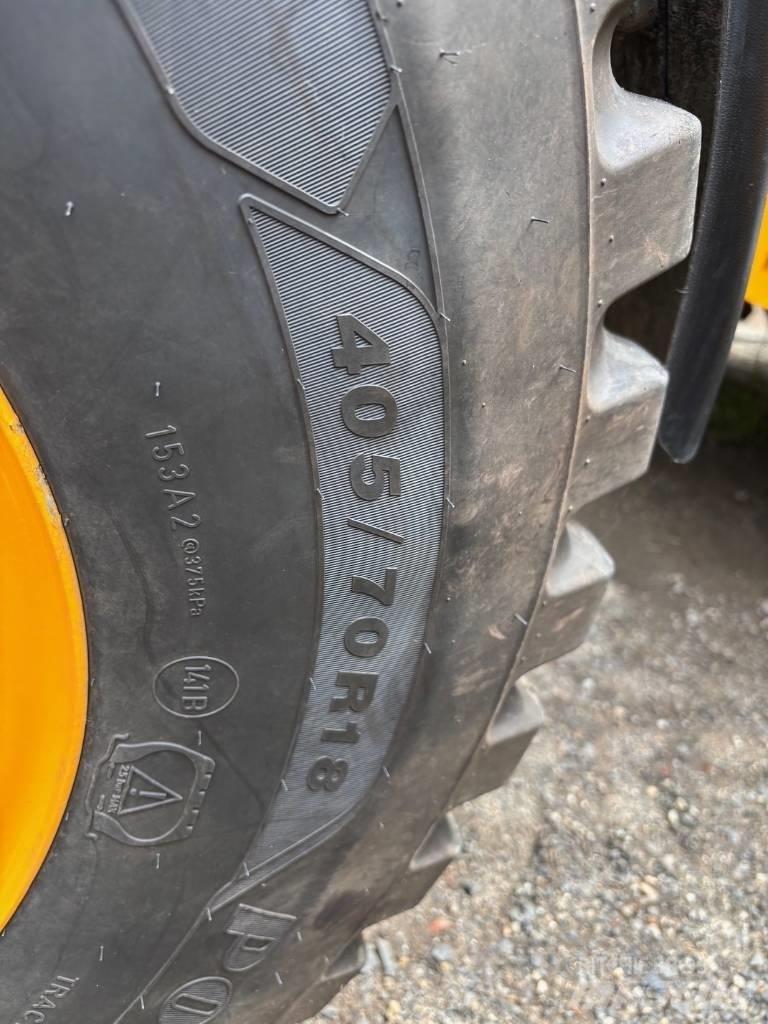JCB 407 Pale gommate