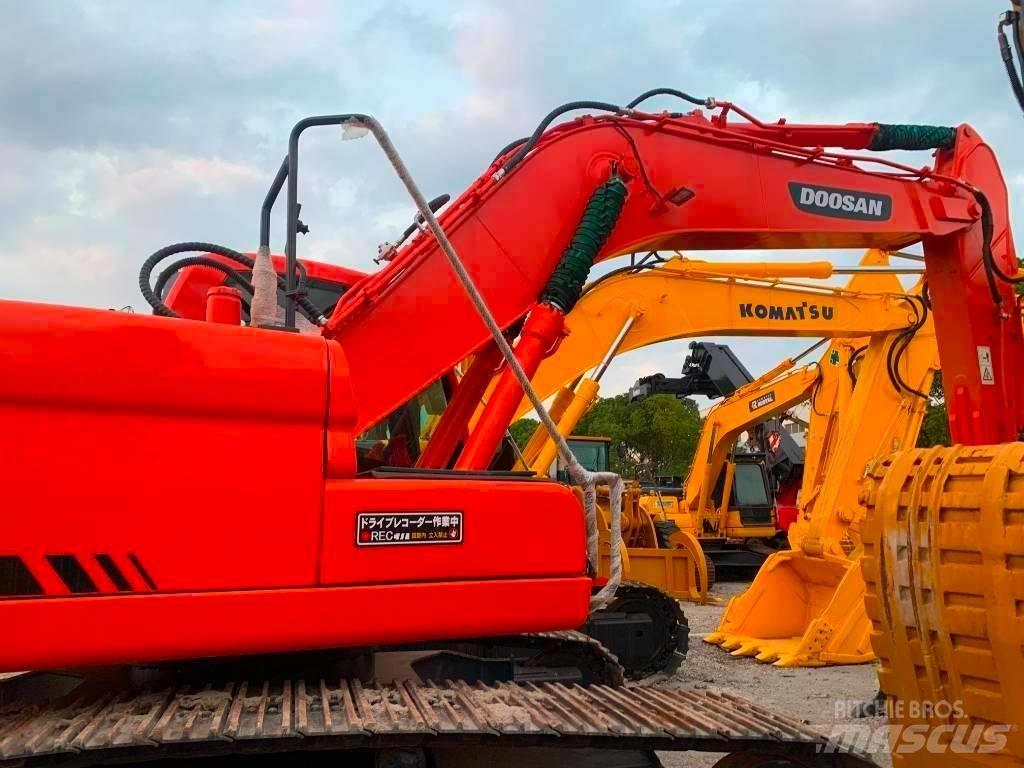 Doosan DX 225 LC Escavatori cingolati