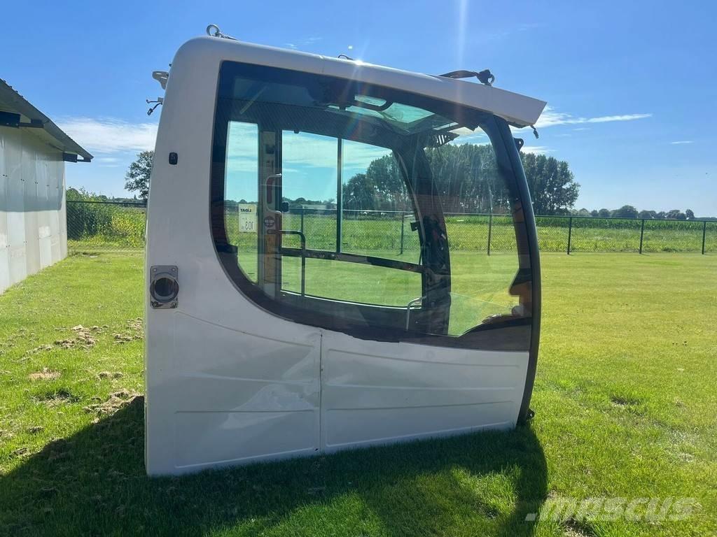 Liebherr 11407040 Cabine e interni