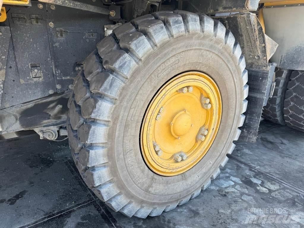 Komatsu HD405-7 Mini dumper