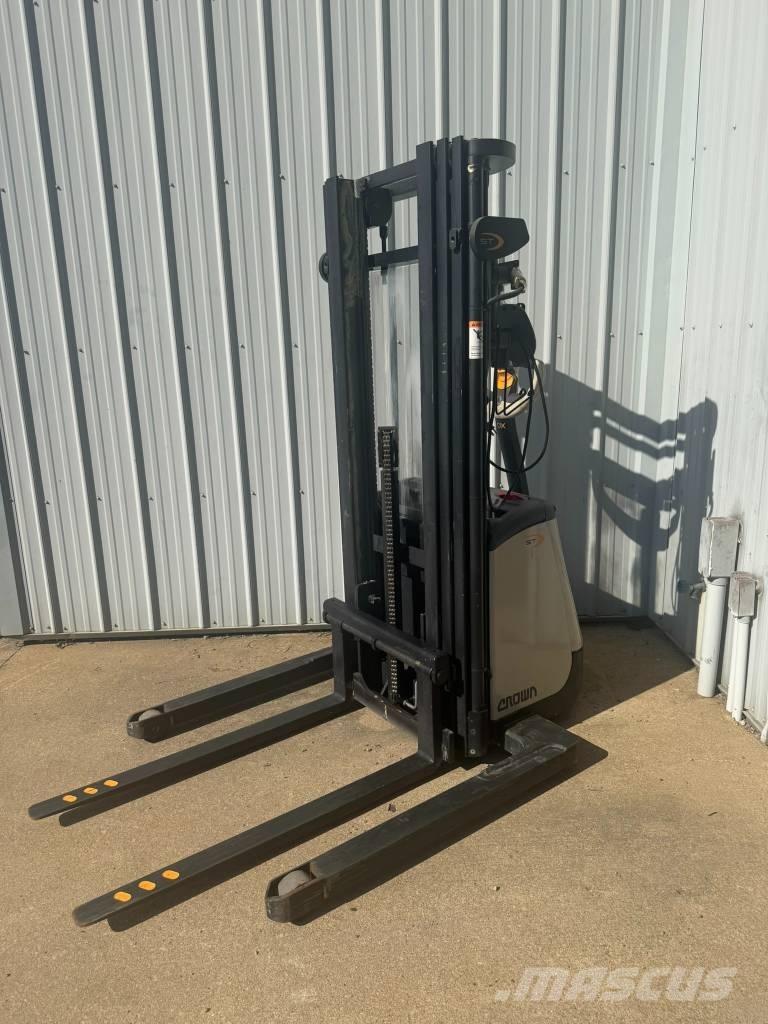 Crown ST3000-25 Carrelli elevatori elettrici
