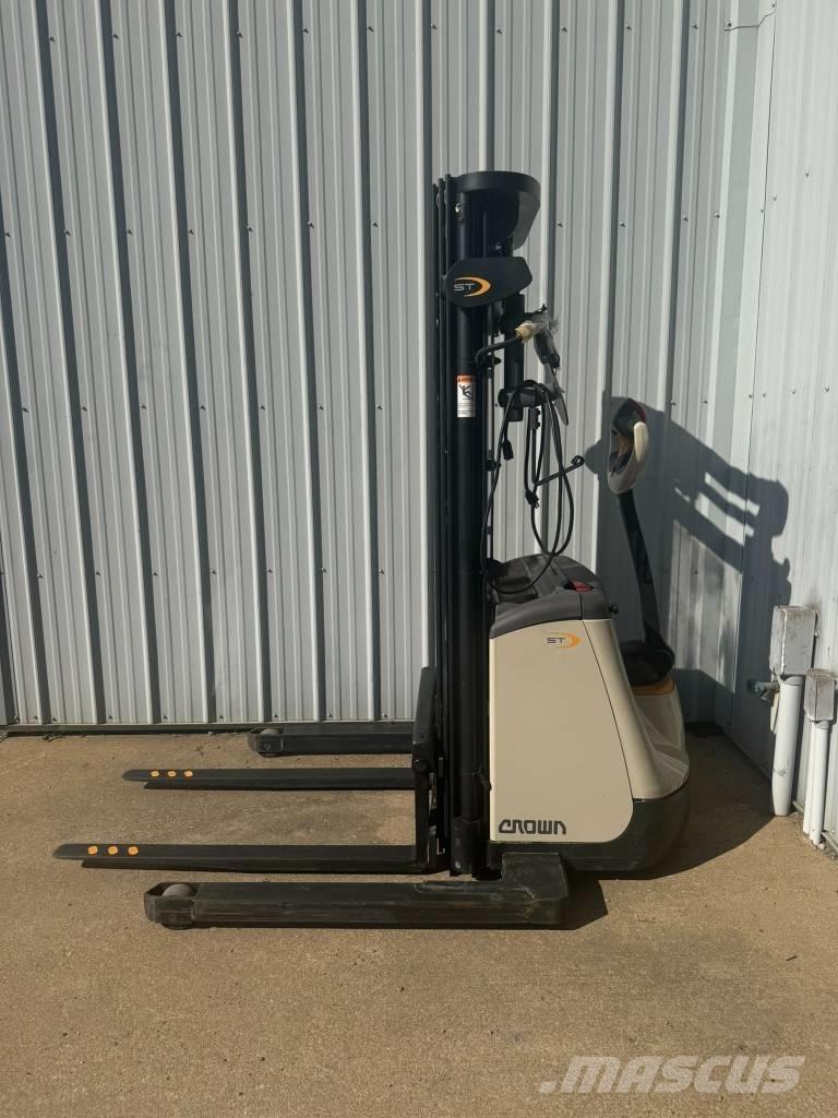 Crown ST3000-25 Carrelli elevatori elettrici