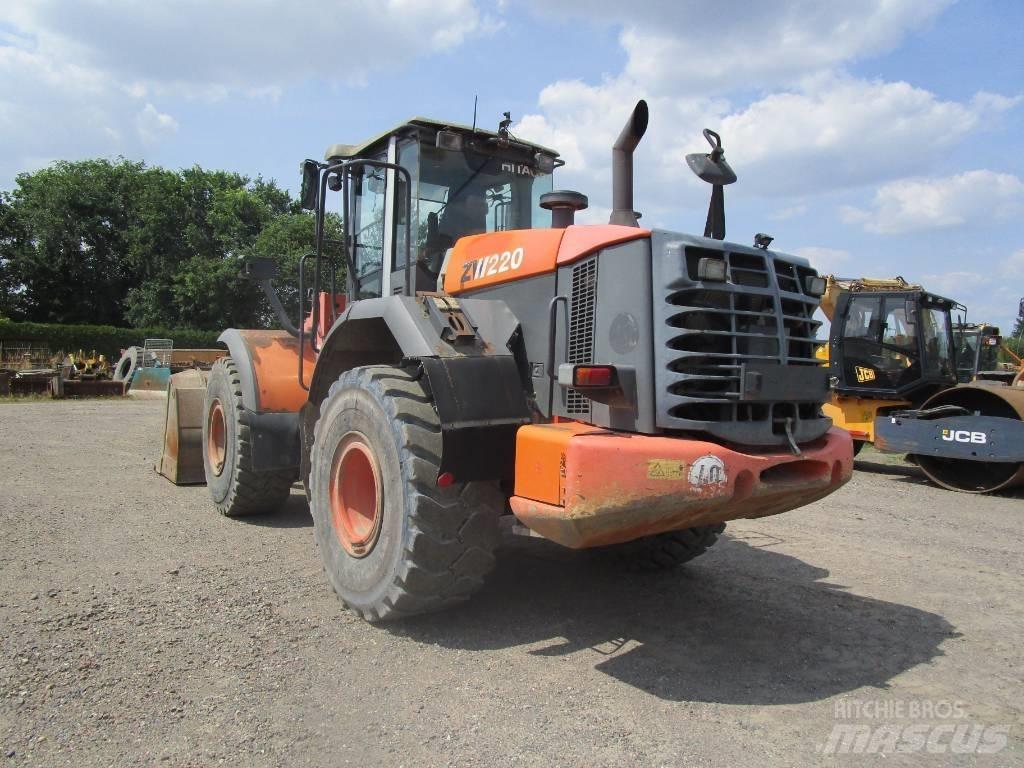 Hitachi ZW 220  Waage Pale gommate