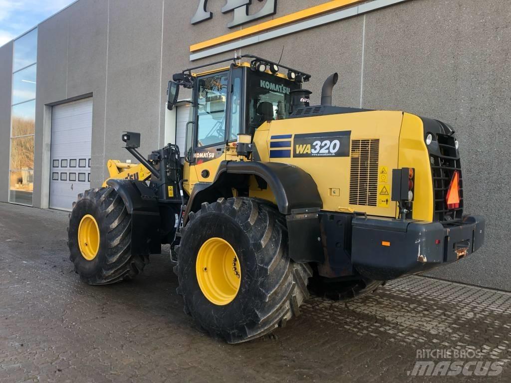 Komatsu WA 320-8 Pale gommate