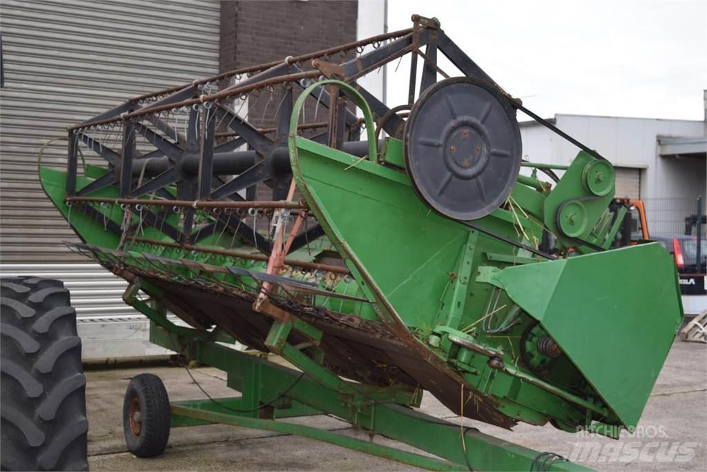 John Deere 1065 Mietitrebbiatrici